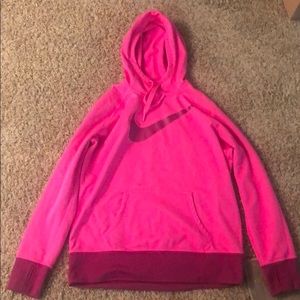 Women’s Nike therma- fit hoodie